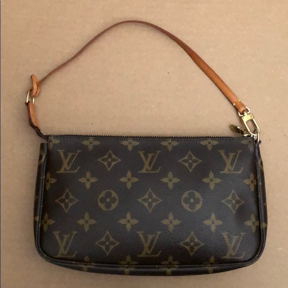 ❗️Sold❗️Authentic Louis Vuitton Monogram Pochette